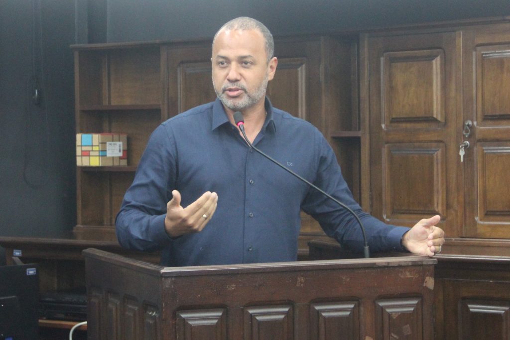 Vaguinho defende convênio com universidade para atendimento psicológico