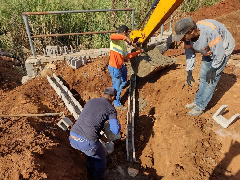 Prefeitura conclui obras de recuperação de passagem de córrego na região do ‘Morro de Ferro’