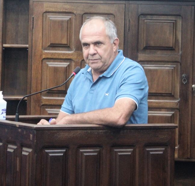Argeu Reschini cobra instalação de placas de trânsito