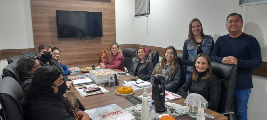 Parceria entre Secretaria de Educação e Cultura e Vansil Saúde Animal promove curso de libras