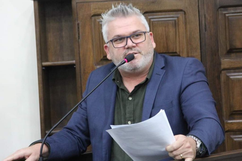 Pastor Adilson pede inclusão dos dentistas na recomposição salarial dos profissionais de saúde