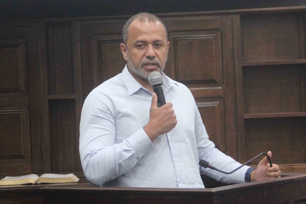 Vaguinho quer informações sobre construção de casas populares