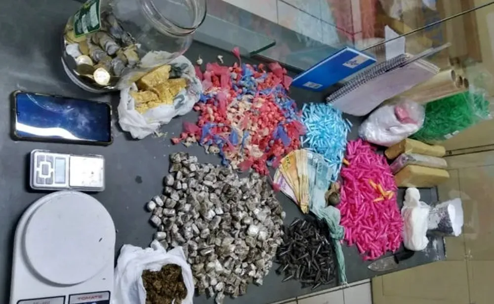 PM de Porto Ferreira prende dois homens por tráfico e apreende mais de 5kg de drogas