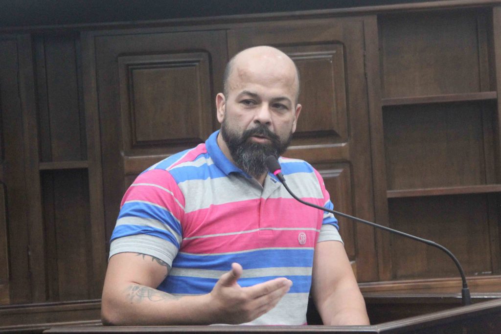 Daniel defende redução de jornada a servidores públicos pais de autistas