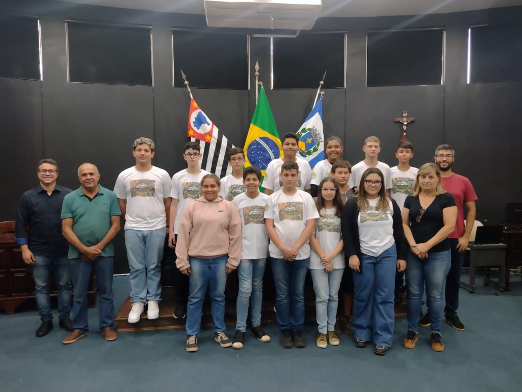VISITE A CÂMARA: PROJETO JOVEM AGRICULTOR DO FUTURO ESTUDA SOBRE OS TRÊS PODERES E A IMPORTÂNCIA DA POLÍTICA
