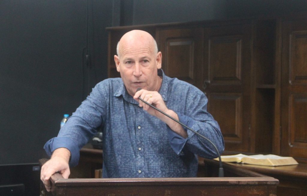 Ismael Franceschini solicita reparo na iluminação da Passarela "Thereza Corradi Calza" para garantir a segurança dos pedestres