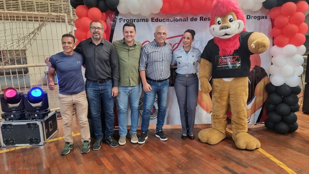 Alunos da rede pública e privada de ensino são diplomados pelo PROERD 2023