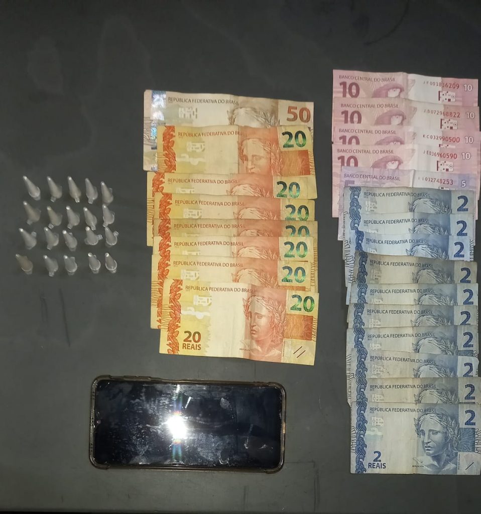 Polícia Militar prende homem com pinos de cocaína após denúncia