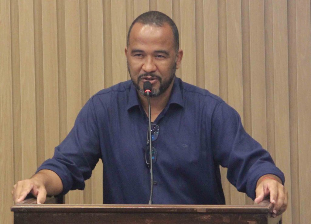 Félix Favareto indica melhorias em escolas