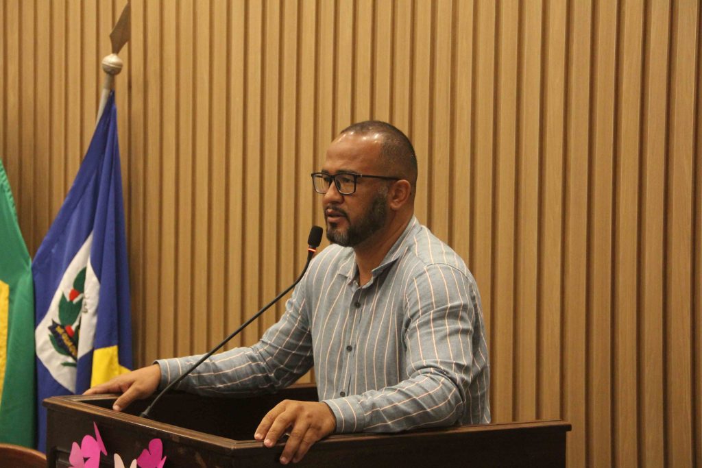 Félix quer informações sobre utilização de banheiros na Academia da Terceira Idade