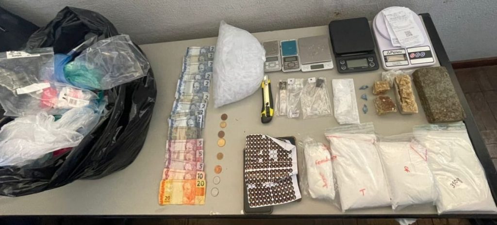 Polícia Militar mostra que faro não é só de cachorro e apreende mais de 2 kg de drogas em Descalvado